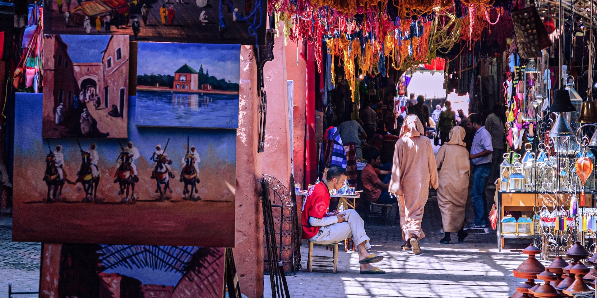 Arabský trh souk. Photo by Esteban Palacios Blanco - Unsplash